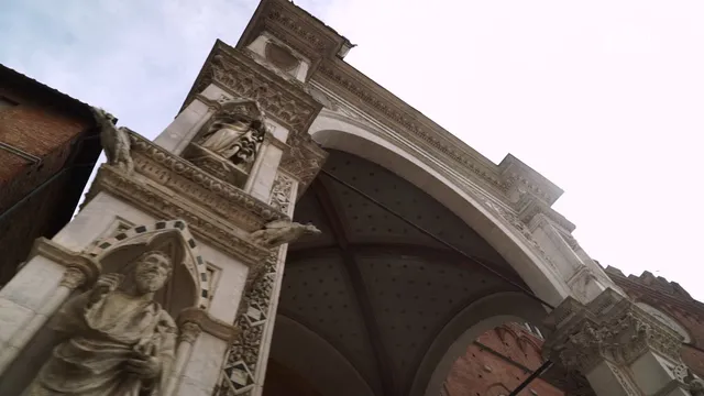 10MILA PASSI NELLA BELLEZZA - Season 1: Siena Episode 4