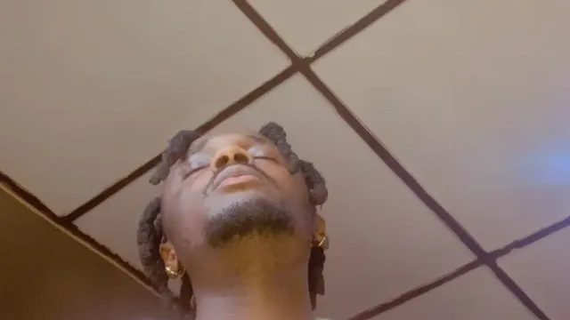 EXCLUSIVE FREESTYLE OF MY UNRELEASE SONG CIGAR LOUNGE ( LIVE FREESYLE)